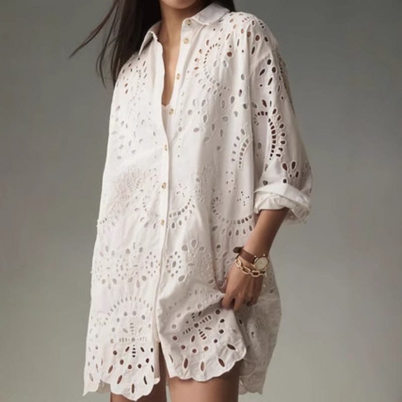 Embroidery Eyelet - فستان نسائي بتطريز مخرم، ياقة مدببة،