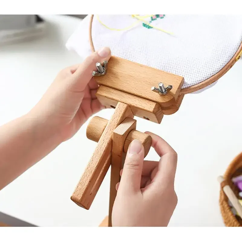 360 °   حامل خياطة خشبي دوار ق - مراجعة Embroidery Hoop Stand وسعره