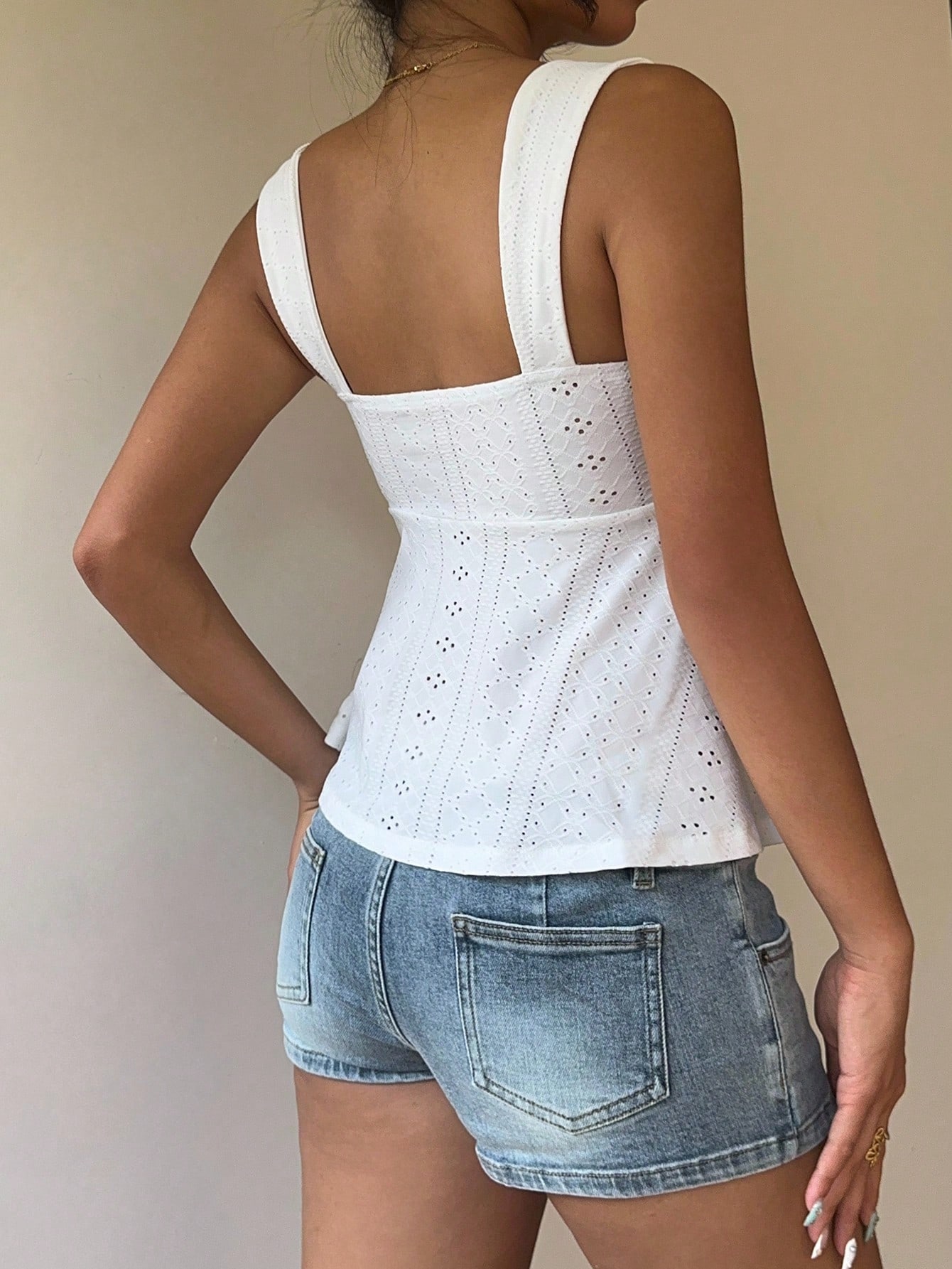 قميص نسائي بحمالات عريضة وتطري - مراجعة Embroidery Eyelet وسعره