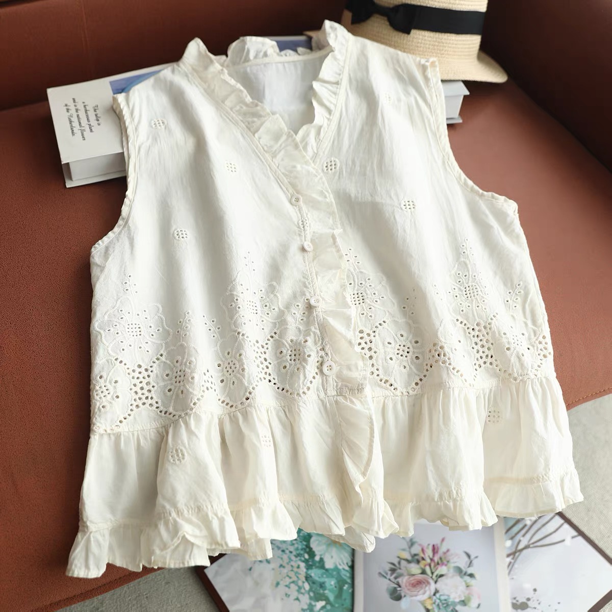بلوزة نسائية صيفية بدون أكمام  - مراجعة Embroidery Eyelet وسعره
