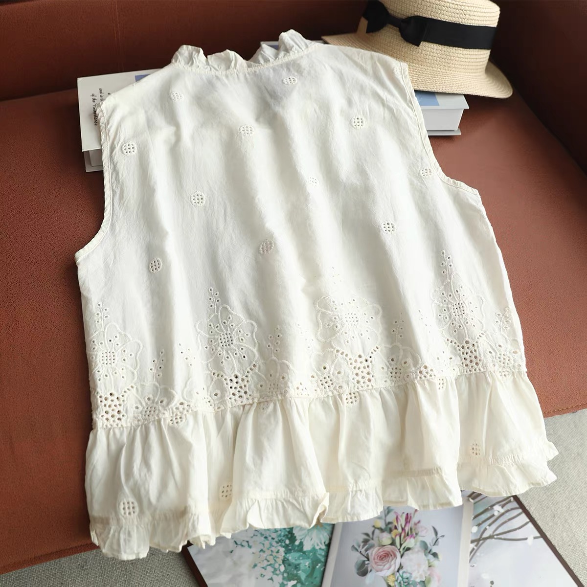 بلوزة نسائية صيفية بدون أكمام  - مراجعة Embroidery Eyelet وسعره