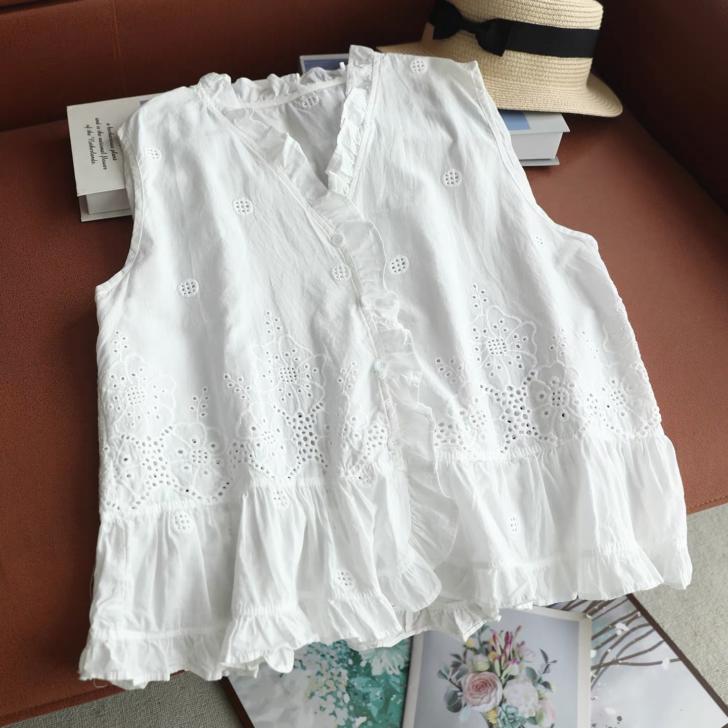 بلوزة نسائية صيفية بدون أكمام  - مراجعة Embroidery Eyelet وسعره