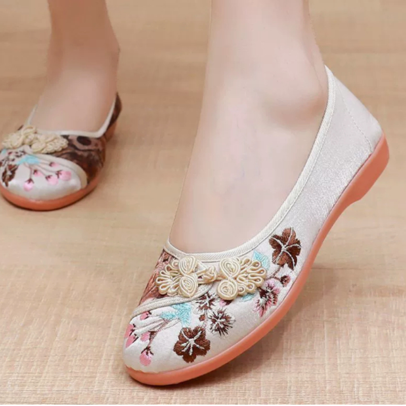 أحذية قماشية نسائية على الطراز - مراجعة Embroidery Style وسعره